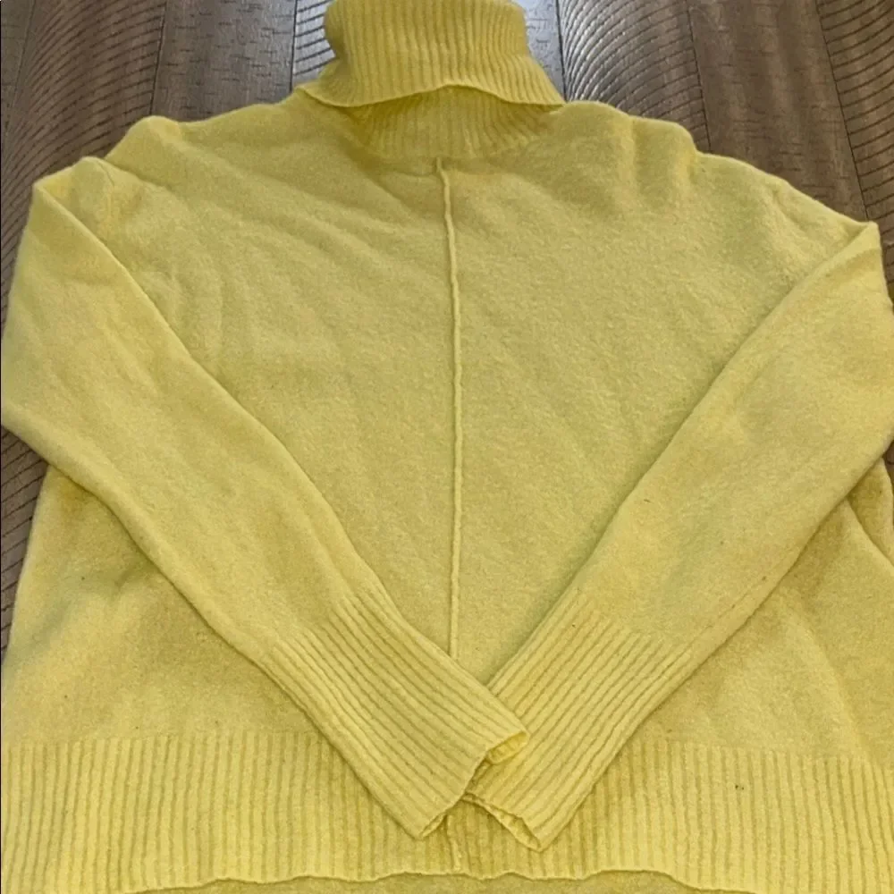Athleta Yoga 🧘 Soft 🐢 Turtleneck Sweater Hi Low Polish!